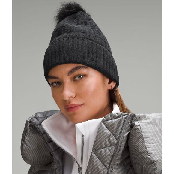 Lululemon Woman Cable Knit Pom Beanie Hat Black New $54 Retail - Picture 1 of 4